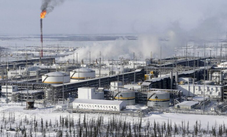 روسيا تجني 100 دولار من النفط والغاز