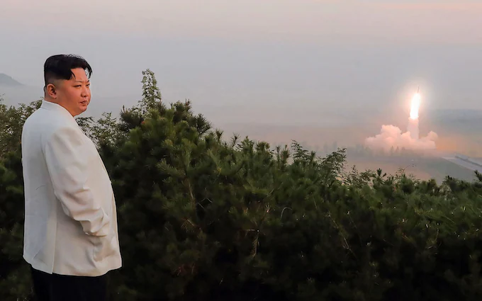 الزعيم كيم أشرف شخصياً على "تجربة إطلاق" صاروخ يصل إلى البر الأمريكي