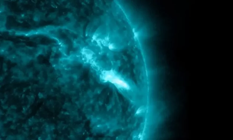 الأقوى منذ 6 سنوات.. فيديو يوثق لحظة انفجار شمسي هائل