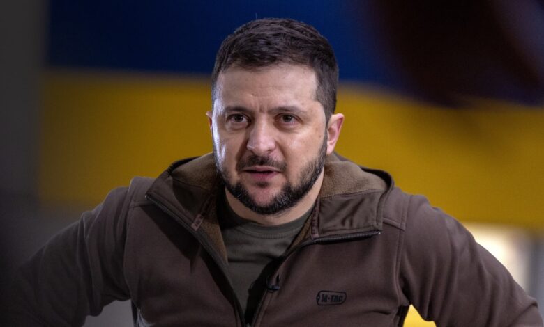 زيلنسكي على وشك إقالة قائد الجيش الأوكراني والسبب؟