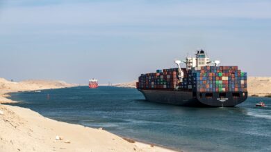 تراجع حركة السفن في قناة السويس بنسبة 42%