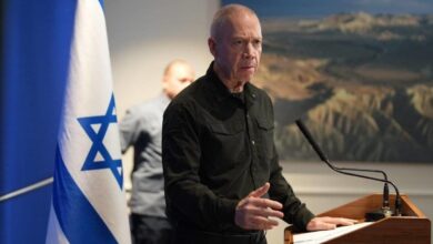 وزير الحرب "الإسرائيلي": نقاتل محوراً وليس عدواً واحداً