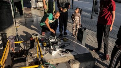 كيف يشحن أهالي قطاع غزة هواتفهم؟