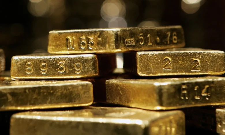 الفائدة الأمريكية تعصف بأسعار الذهب