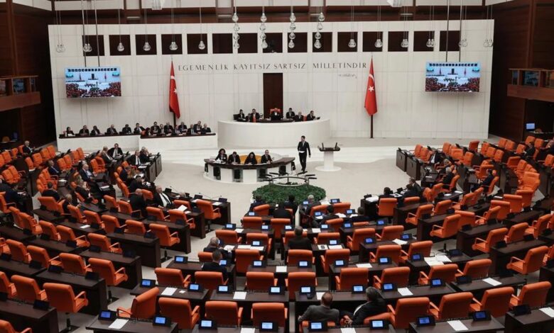 البرلمان التركي يصادق على انضمام السويد إلى الناتو