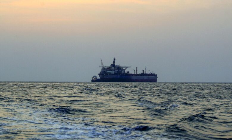 بسبب البحر الأحمر.. ضربة مزدوجة لسوق النفط في العالم
