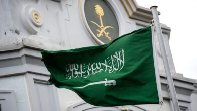 في موقف مفاجئ أعلنت الخارجية السعودية في بيان لها، فجر الأربعاء أن لا علاقات دبلوماسية مع «إسرائيل» قبل إيقاف العدوان الإسرائيلي على قطاع غزة.