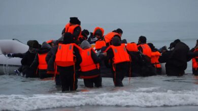 إيطاليا تلقي القبض على 12 بتهمة تهريب مهاجرين بزوارق