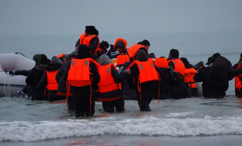 إيطاليا تلقي القبض على 12 بتهمة تهريب مهاجرين بزوارق