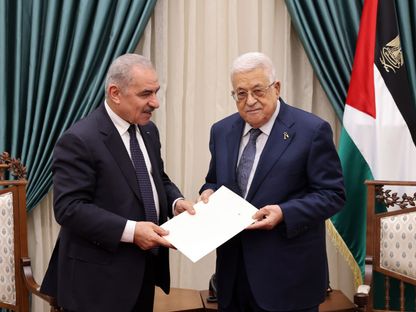عباس يقبل استقالة حكومته ..من البديل؟