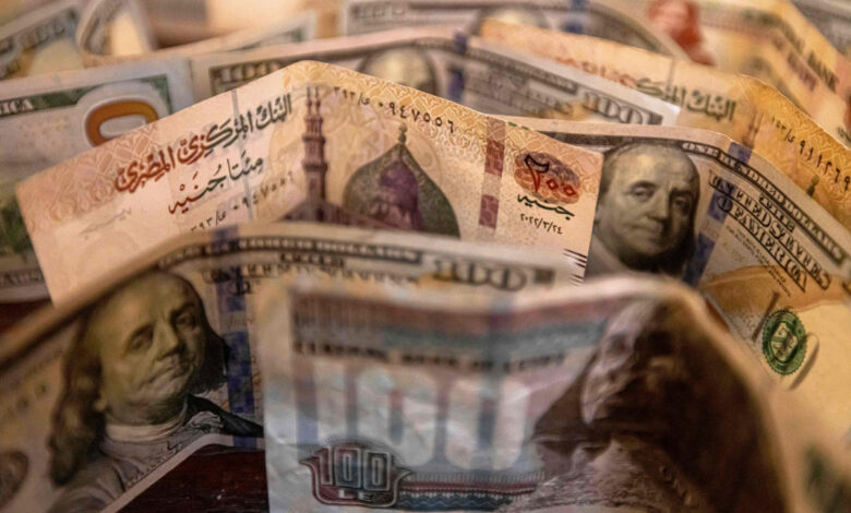 بعد تعويم الجنيه.. أسعار الصرف تحقق مستويات قياسية في مصر