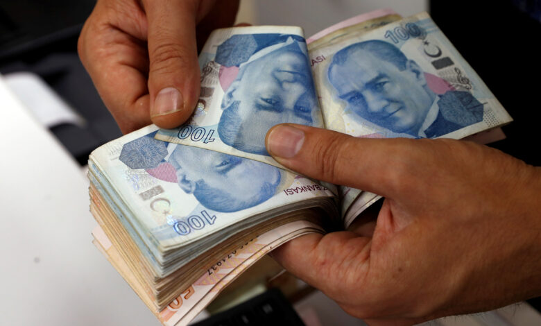 الليرة التركية تصل إلى أدنى مستوى لها أمام الدولار