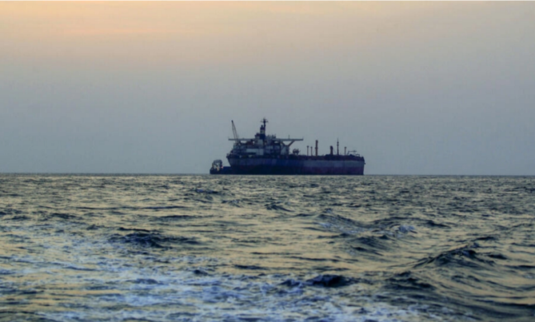هجوم على سفينة بالقرب من ميناء يمني