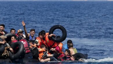 اليونان: محاكمة مصريين متهمين بإغراق قارب مهاجرين !