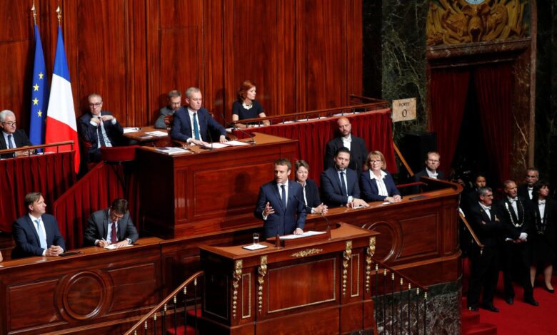 طالب 115 برلمانياً فرنسيا من مجلسي النواب والشيوخ الرئيس إيمانويل ماكرون، الجمعة، بوقف جميع مبيعات الأسلحة لـ "إسرائيل". وعبر منشور على منصة