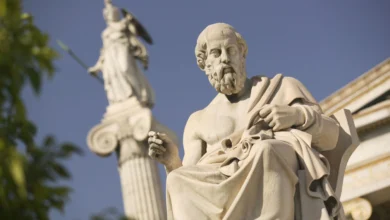 تمثال الفيلسوف أفلاطون