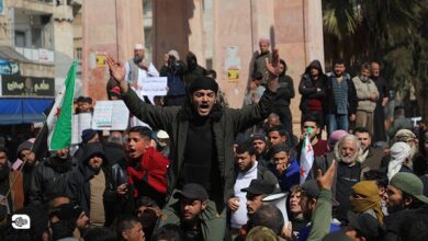 أهالي المسلحين الأجانب يقتحمون "المحكمة العسكرية" في إدلب