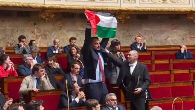 نائب فرنسي يكشف سبب رفعه لعلم فلسطين في البرلمان ؟!