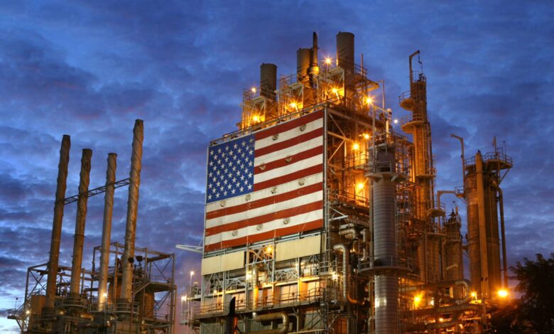 المخزونات الأمريكية تهبط بأسعار النفط عالمياً