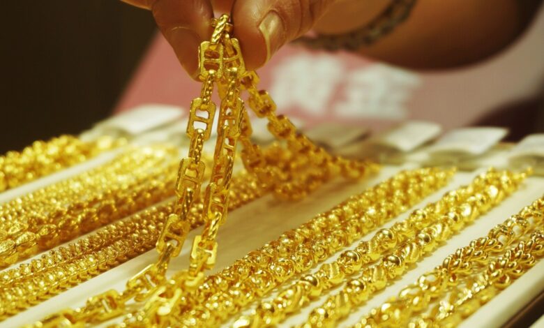 أسعار الذهب تتراجع بشكلٍ ملحوظ عالمياً