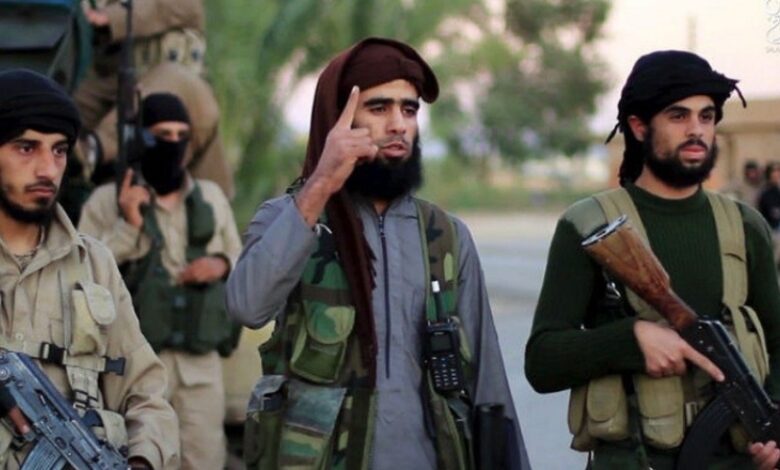رفض دفع الزكاة ... "داعش" يعاقب تاجر نفط في دير الزور