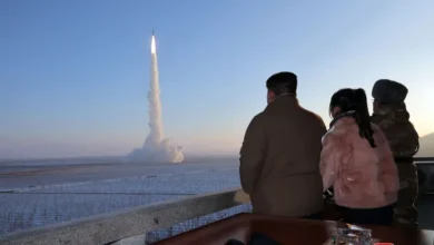 صور.. كوريا الشمالية تختبر صاروخاً تكتيكياً بميزات جديدة
