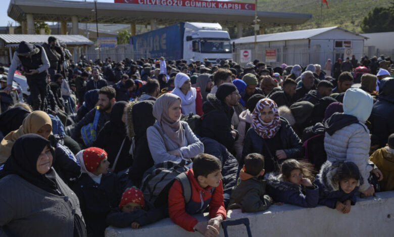 "من تحت الدلف لتحت المزراب".. ترحيل 100 ألف سوري من تركيا إلى مناطق الجولاني ؟!