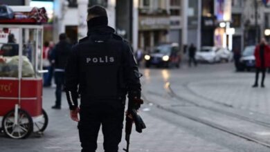 "دود الخل منه وفيه"..ضابط تركي كبير متهم بتهريب البشر من سوريا إلى تركيا؟!