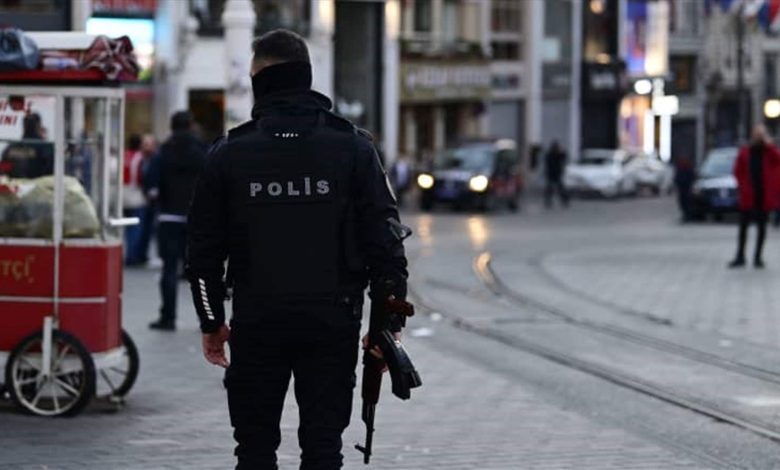 "دود الخل منه وفيه"..ضابط تركي كبير متهم بتهريب البشر من سوريا إلى تركيا؟!