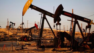 انخفاض المخزونات الأمريكية يرفع أسعار النفط عالمياً